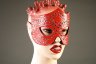 Красная маска-очки, профурнитуренная заклепками