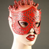 Красная маска-очки, профурнитуренная заклепками