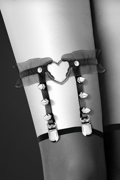 Подвязка с сердцем и шипами GARTER WITH HEART