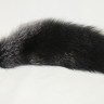 Большая анальная пробка черного цвета с черным лисьим хвостом