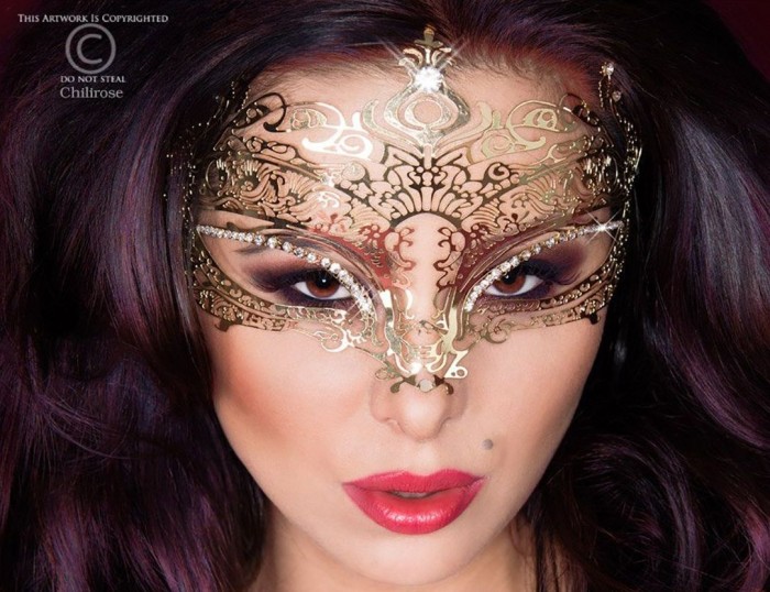 Фигурная золотистая маска Mysterious Mask