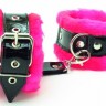Оковы на ноги с розовым мехом BDSM Light
