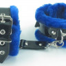 Оковы на ноги с синим мехом BDSM Light