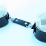 Изысканные чёрные наручники с белым кружевом