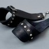 Чёрные кожаные наручники для подвешивания