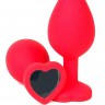 Красная силиконовая анальная пробка с черным стразом-сердцем - 10,5 см.