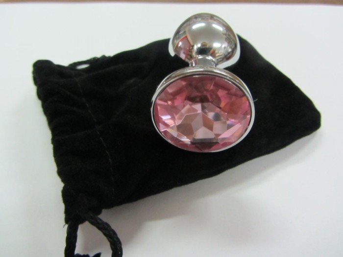 Серебристая анальная пробка среднего размера с розовым кристаллом - 8 см.