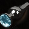 Графитовая удлиненная анальная пробка с голубым кристаллом - 8,5 см.